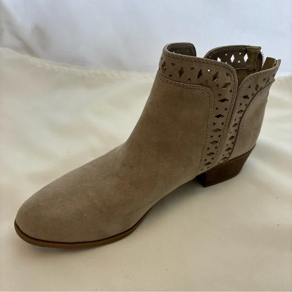 INDIGO RD Cadelen Taupe Perforated Fabric Block Heel Ankle Boots Zip NIB Sz 8 M - Picture 6 of 16